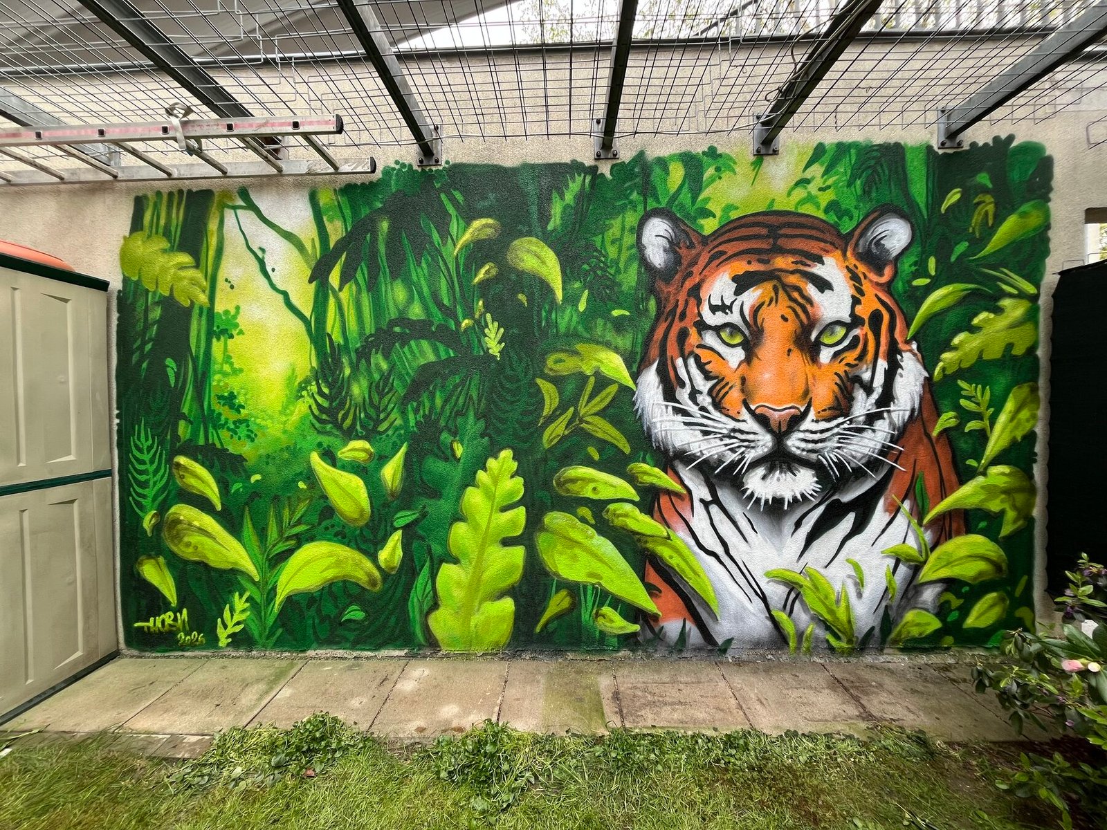 Tiger im Dschungel — Mural im Privatgarten